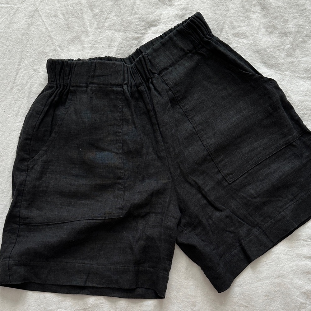Nomi Black linen Shorts